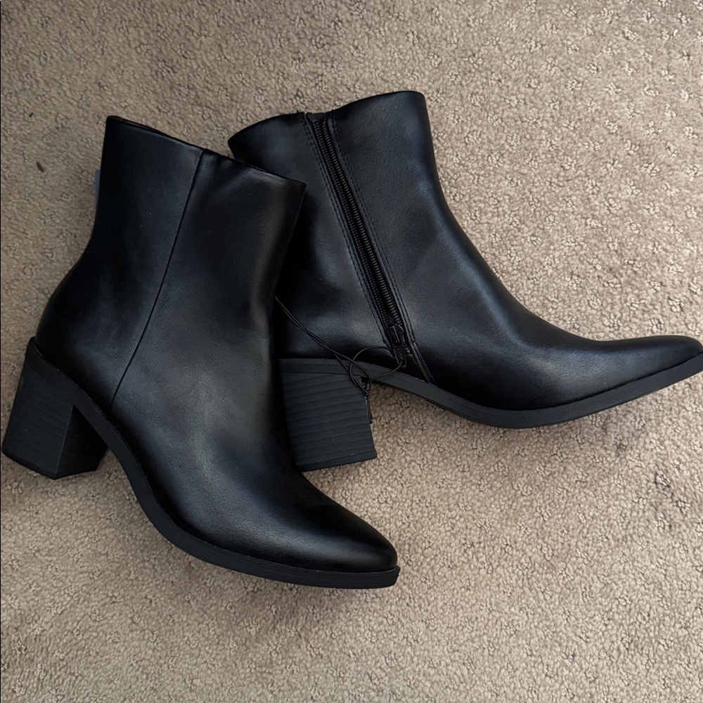 Universal Thread Black Heeled Boots